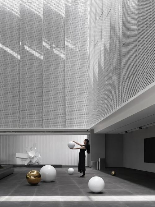 科技与建材的融合 玻璃幕墙、瓷砖与铝冲版行业的创新之路